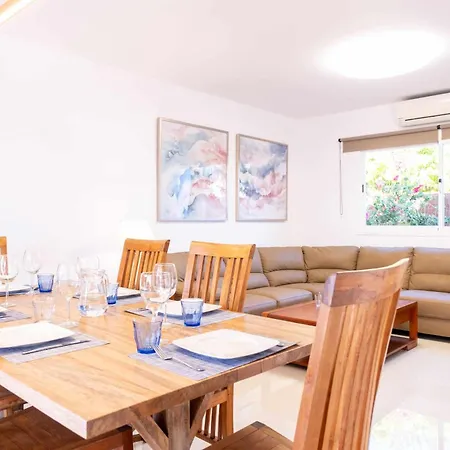Villa Privada En *