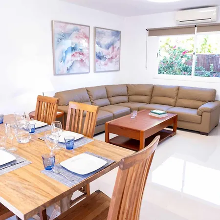 Villa Privada En *