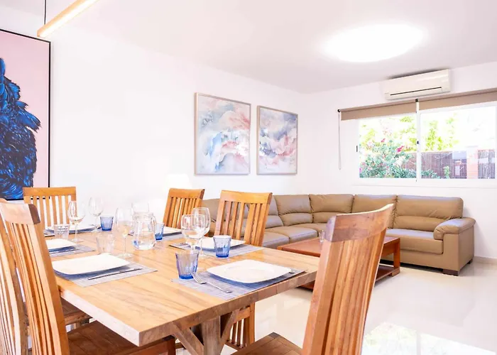Villa Privada En *